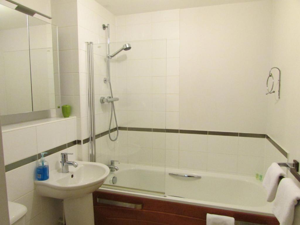 Cheltenham Luxury Apartments Номер фото